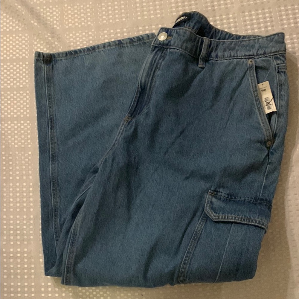 Women’s plus size jeans, 6 pockets, size 16W.